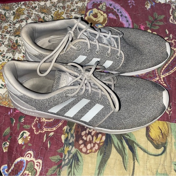 ADIDAS women’s cloud foam sneaker.  Size 8 - Picture 3 of 7